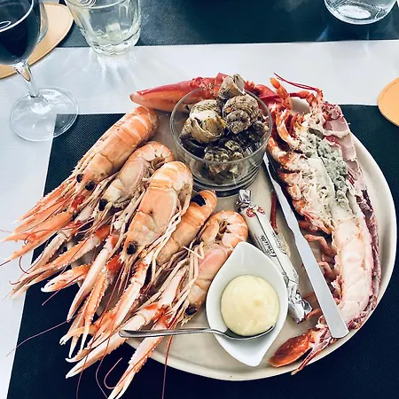 2 Etoiles Et Restaurant Le Galet Bleu 2* 富拉