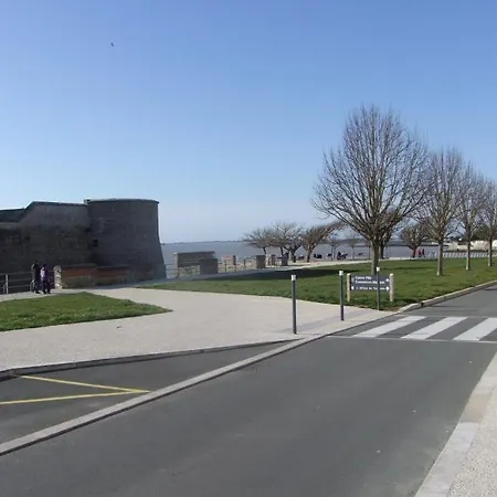 酒店 2 Etoiles Et Restaurant Le Galet Bleu 富拉