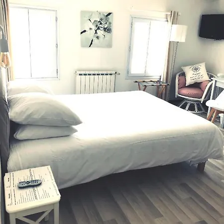 2 Etoiles Et Restaurant Le Galet Bleu Фура