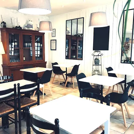 Отель 2 Etoiles Et Restaurant Le Galet Bleu Фура