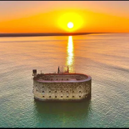 2 Etoiles Et Restaurant Le Galet Bleu Фура