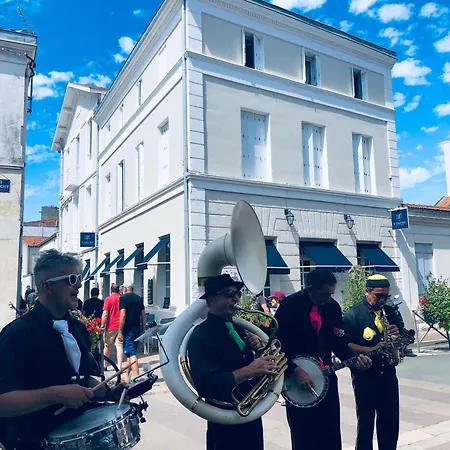 2 Etoiles Et Restaurant Le Galet Bleu Hotel 2*