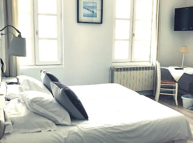 2 étoiles Et Restaurant Le Galet Bleu Hotel