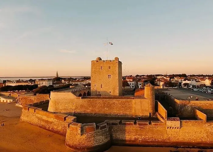 Hotel 2 Etoiles Et Restaurant Le Galet Bleu 2*