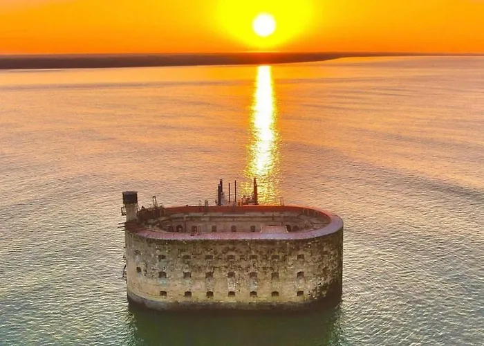2 étoiles Et Restaurant Le Galet Bleu Fouras