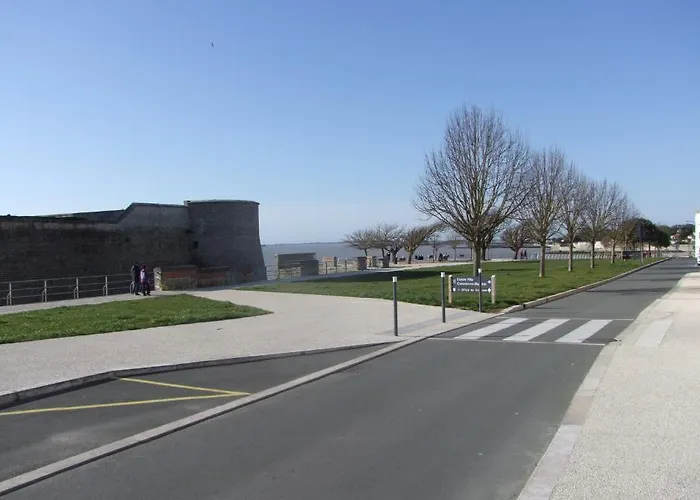 Hotel 2 étoiles Et Restaurant Le Galet Bleu Fouras